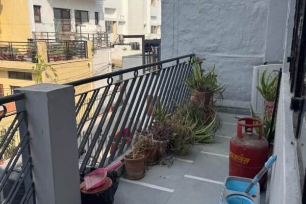 1 Room for Rent in 2 BHK for Working Female | Sector 18 Chandigarh |